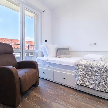 Serene Luxe Oasis Retreat On The Outskirts By Flat Mаnager