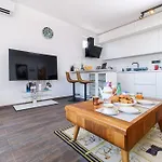 Apartman Serene Luxe Oasis Retreat On The Outskirts By Flat Mаnager *