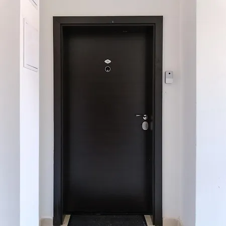 Serene Luxe Oasis Retreat On The Outskirts By Flat Mаnager Apartament