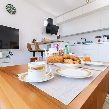 Serene Luxe Oasis Retreat On The Outskirts By Flat Mаnager *