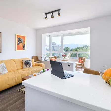 Serene Luxe Oasis Retreat On The Outskirts By Flat Mаnager Płowdiw