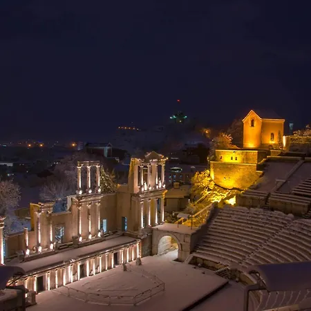 Serene Luxe Oasis Retreat On The Outskirts By Flat Mаnager 플로브디프