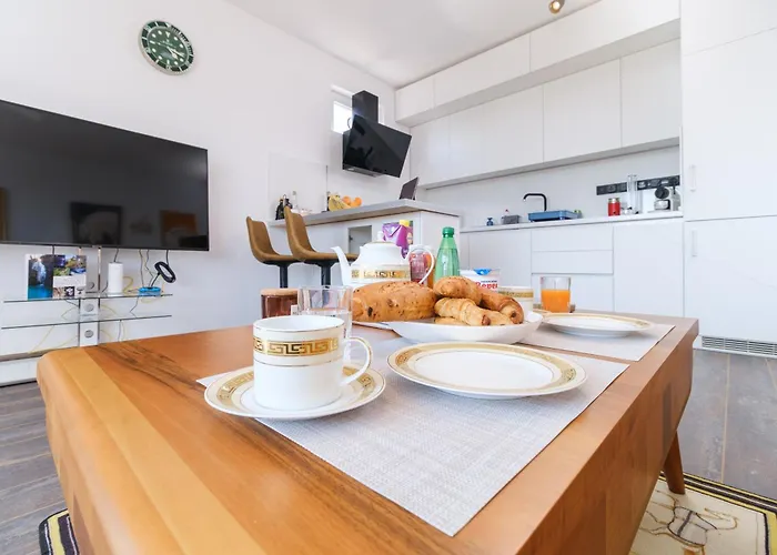 Serene Luxe Oasis Retreat On The Outskirts By Flat Mаnager *