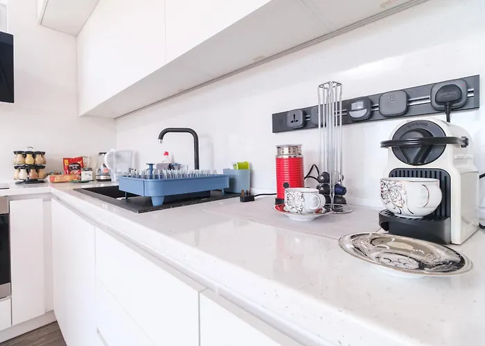 Serene Luxe Oasis Retreat On The Outskirts By Flat Mаnager アパート プロヴディフ