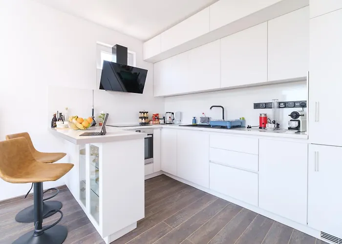 Serene Luxe Oasis Retreat On The Outskirts By Flat Mаnager アパート