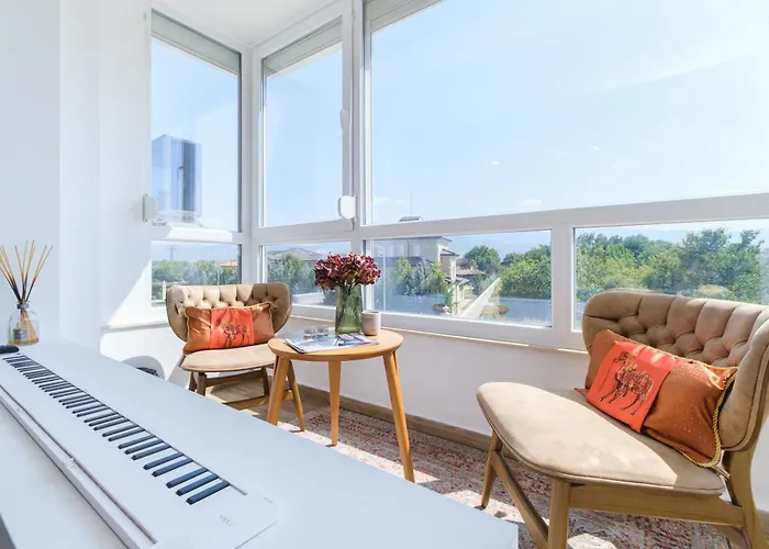 Serene Luxe Oasis Retreat On The Outskirts By Flat Mаnager *